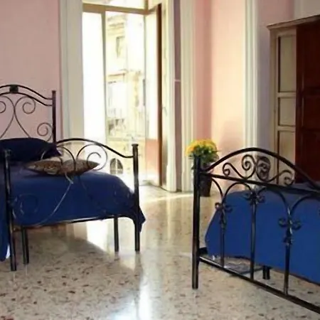 Oda ve Kahvaltı Teatro Bellini 4*