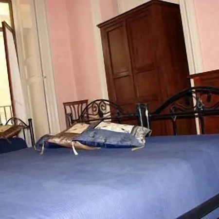 テアトロ ベリーニ ベッド・アンド・ブレックファスト カターニア