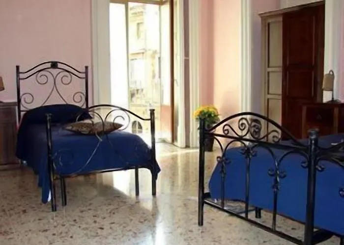 Bed & Breakfast Teatro Bellini 3*